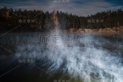 湖面上的蒸发和凝结