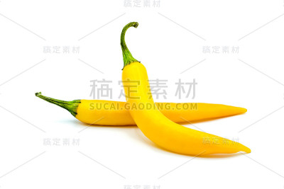黄色辣椒孤立在白色背景上