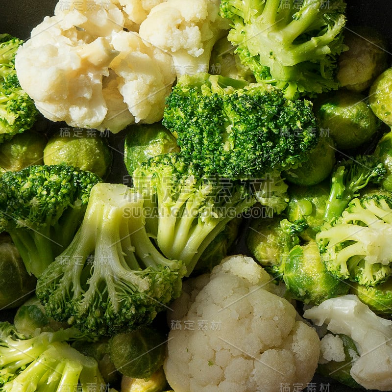 冰冻生蔬菜的特写卷心菜，花椰菜，花椰菜，球芽甘蓝