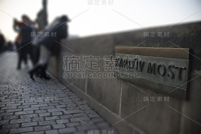 “Karluv大多数”
