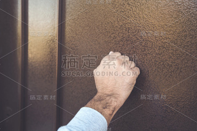 敲门
