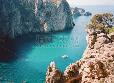 蓝色泻湖在地中海俯视图。