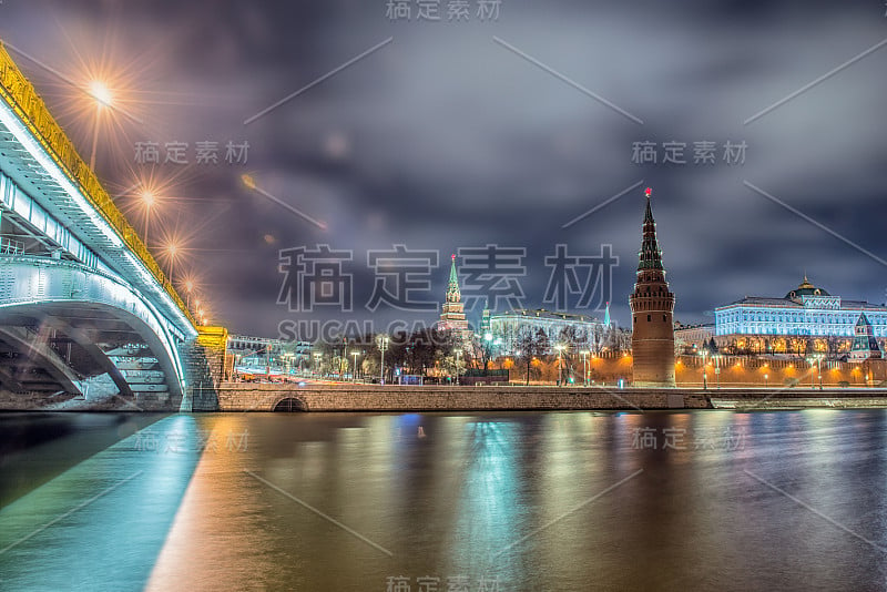 俄罗斯，莫斯科，莫斯科河，桥和克里姆林宫的夜景