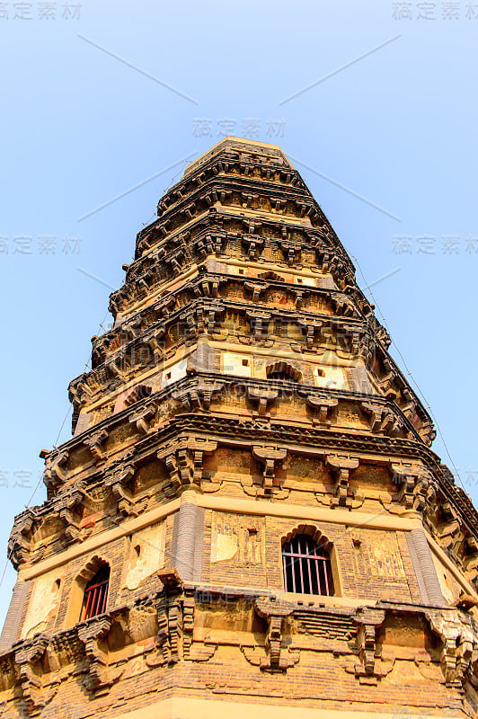 云雁塔(Tiger Hill Pagoda)位于中国东部江苏省苏州市的虎山上。