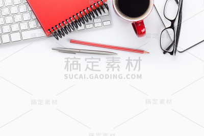 的办公桌上