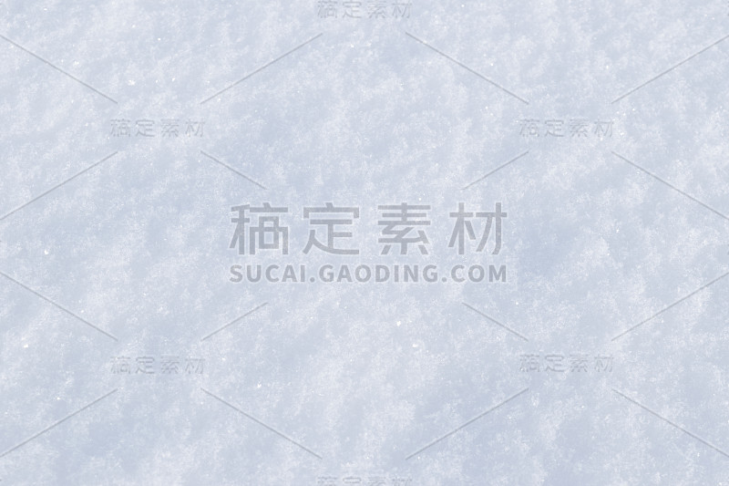 背景的新鲜雪纹理在蓝色调。雪与圣诞概念