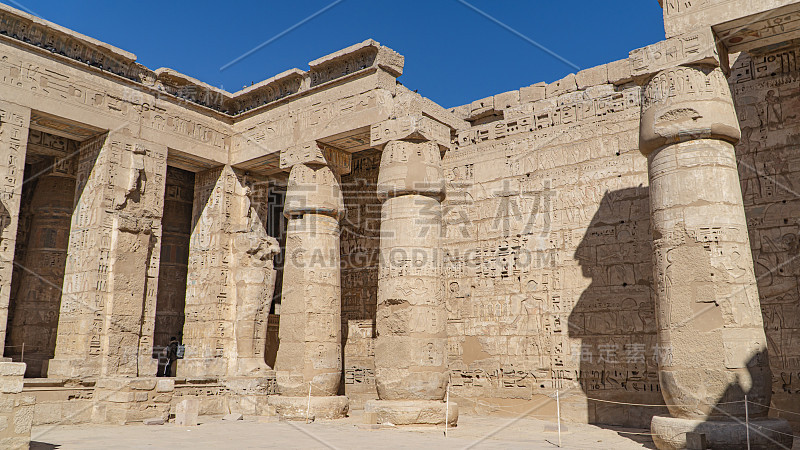 Medinet Habu神庙。埃及卢克索。位于Medinet Habu的拉美西斯三世殡仪馆是埃及卢克