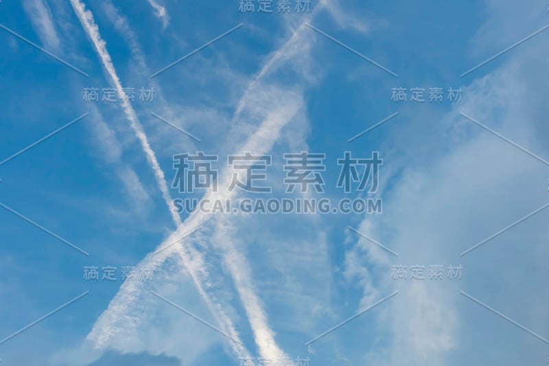 多云天气时天空中的气流运动