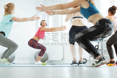 一起做小组