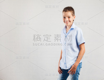 快乐的少年