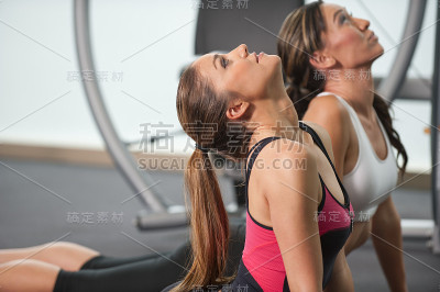 2女性拉伸