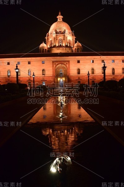 印度德里的Rashtrapati Bhawan五颜六色的夜景，著名的Rashtrapati Bhaw