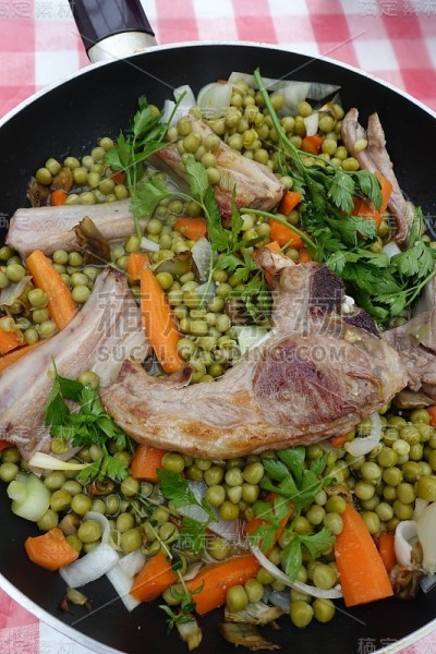 豌豆胡萝卜炖羊肉