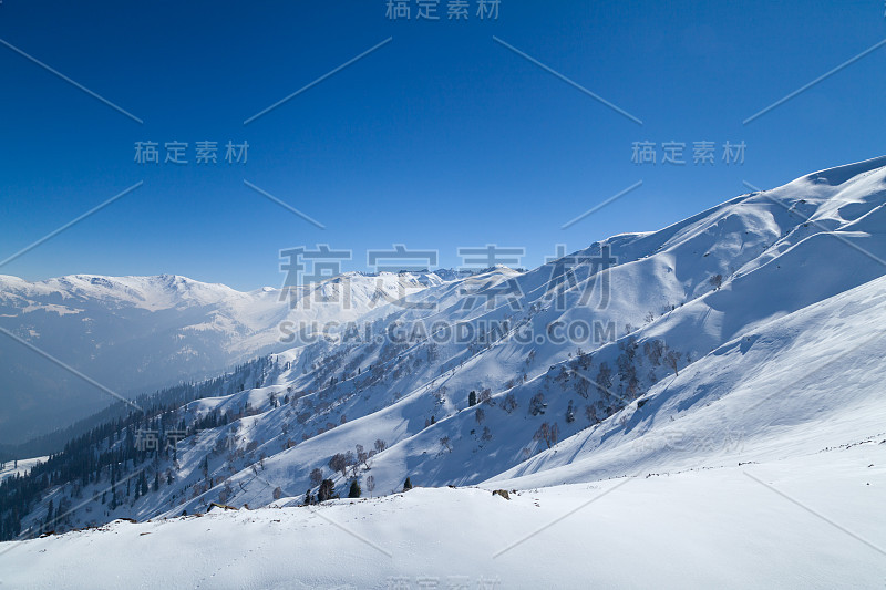 古玛雪山覆盖喜马拉雅山脉