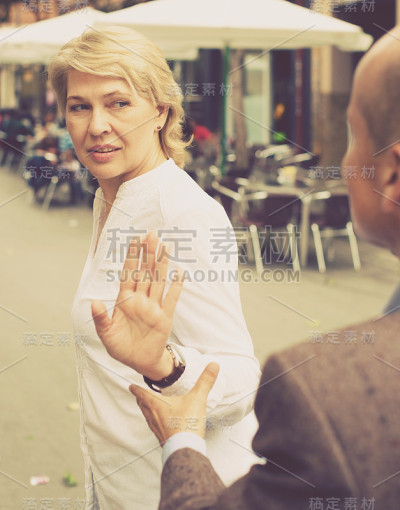 女人停止对话框
