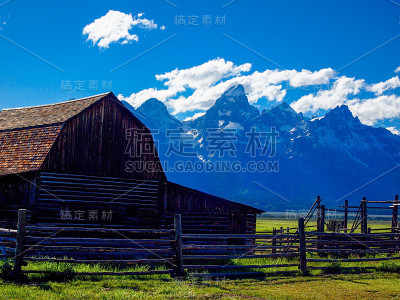 摩门街的旧谷仓，背景是提顿家