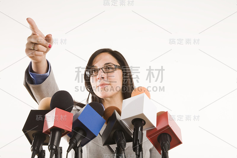 新闻发布会