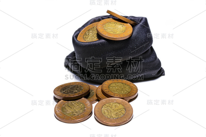捷克金币，黑色袋子，白色背景