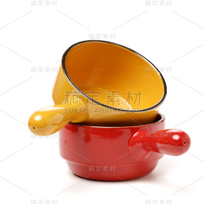 瓷碗孤立在白色背景上