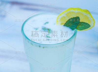 新鲜的柠檬水