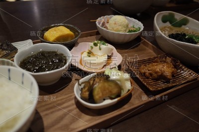 日式和食，午餐套餐，御食，生鱼片，御膳烧