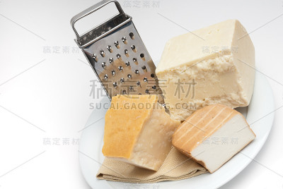 意大利奶酪和磨碎器