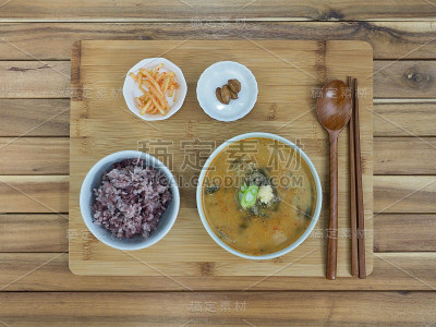 韩国食物泥鳅汤
