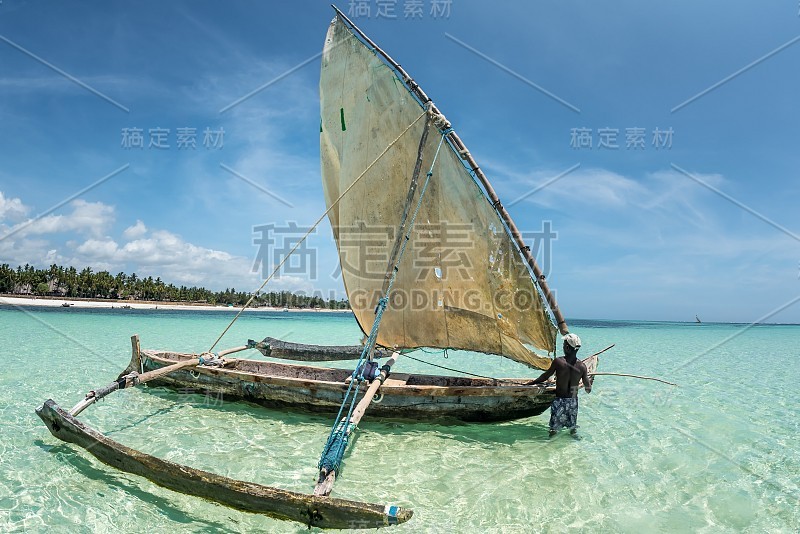 前往非洲、肯尼亚和桑给巴尔(Zanzibar)，欣赏清澈碧绿的海水和传统的Diani海滩和Watam