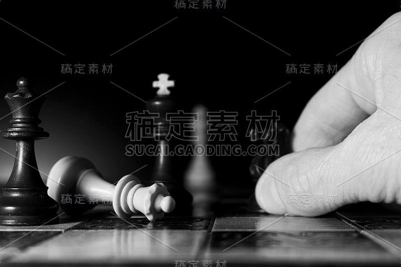 在棋盘上拍摄的象棋