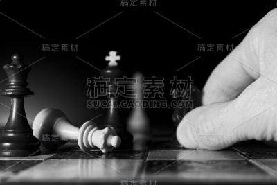 在棋盘上拍摄的象棋