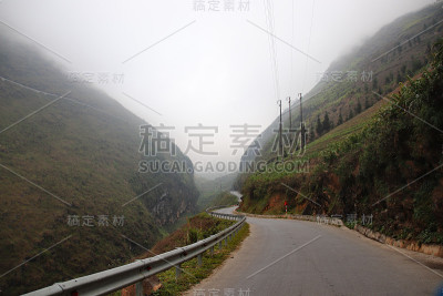 蜿蜒的山路