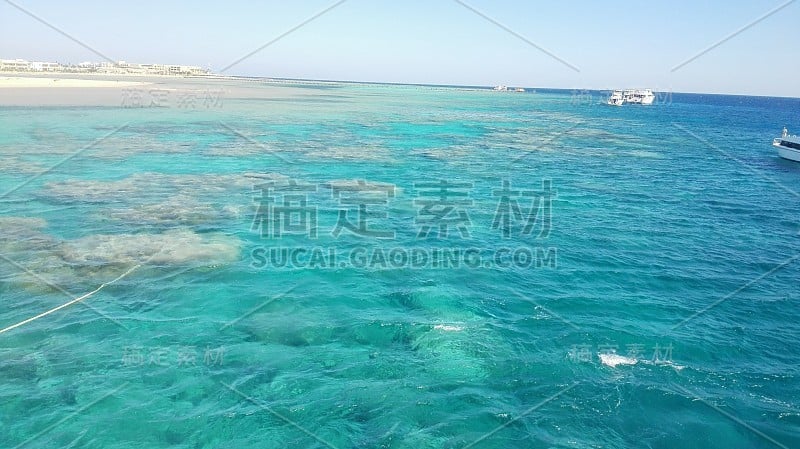 在一个阳光明媚的日子，没有人的红海和地中海全景