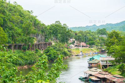 旅客列车Tham Kasae大桥