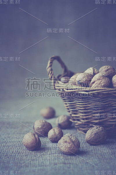 篮子和坚果