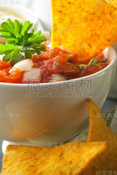德州风味食品:辣酱和墨西哥玉米片