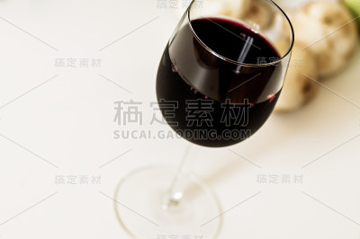 一杯红酒梅乐