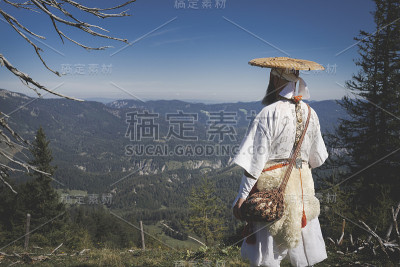 欧洲修根道和尚徒步旅行在奥地利山脉，奥地利，Ötscher