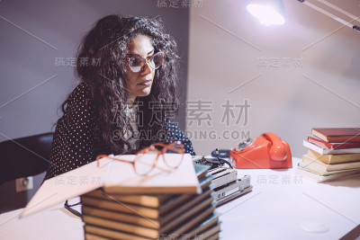 渴望的秘书