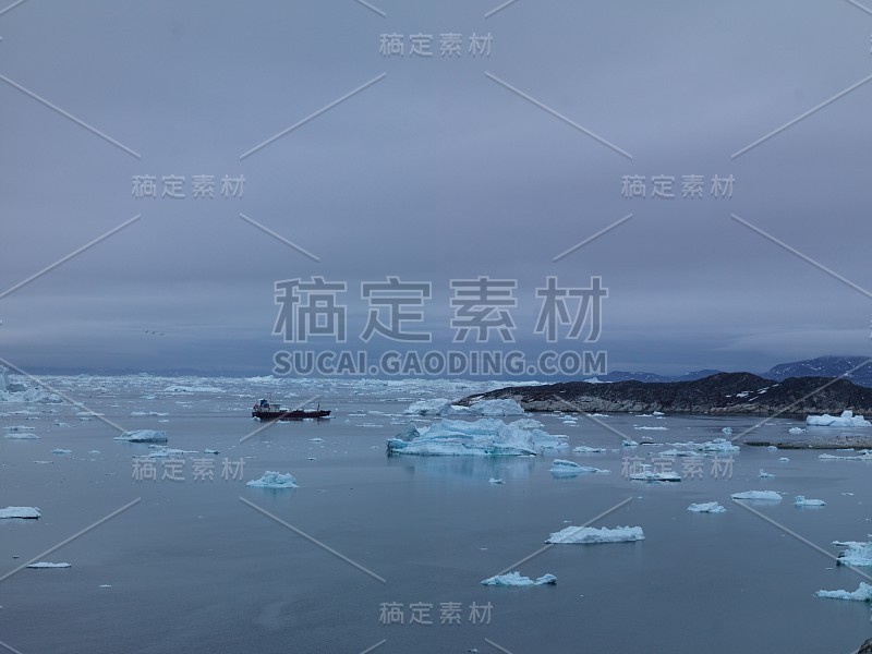 格陵兰岛北冰洋上的冰山