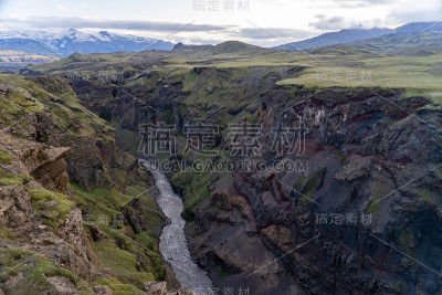 冰岛拉格维格徒步旅行步道上的马克弗约茨朱弗峡谷