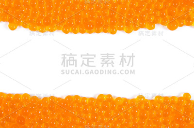 白色背景上的红色鱼子酱
