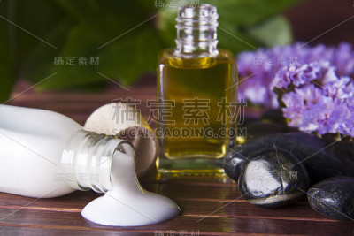一瓶香水，化妆品