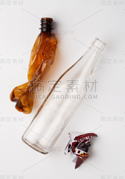 用垃圾分类保护自然的理念