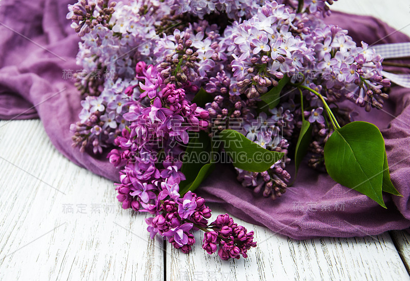 淡紫色的花