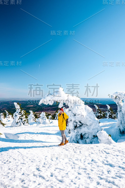 德国哈尔茨国家公园，历史上著名的蒸汽火车在冬天，德国的哈泽尔Schmallspurbahnen蒸汽机