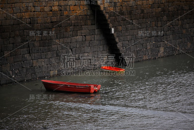 海滩和船