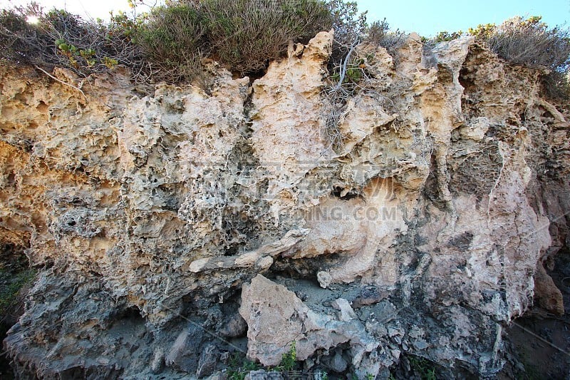 吉尔德顿附近的海岸岩石