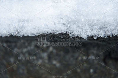 近距离拍摄的表面的雪