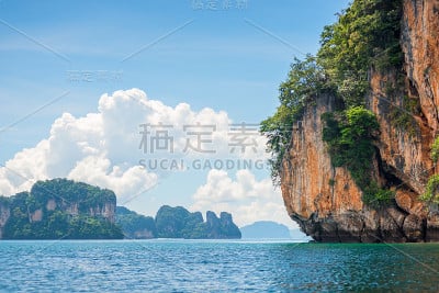 泰国陡峭的悬崖，大海和山脉的特写