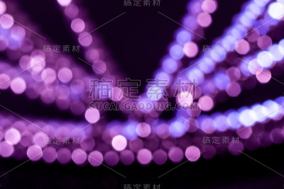 美丽的紫色散景背景由灯光创造